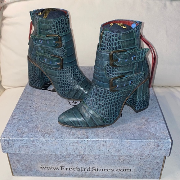 Freebird by Steven Joey Turquoise Croco Boots Size 6 LIKE NEW - Picture 1 of 12